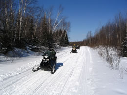 raid motoneige - Le sentier de neige